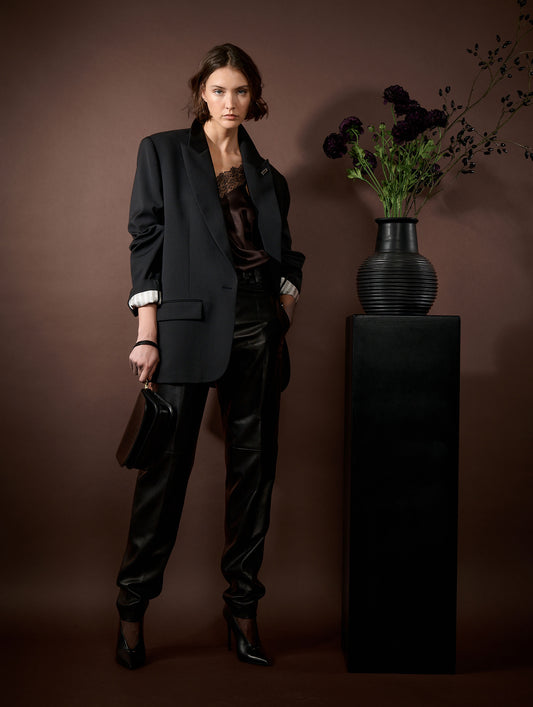 Straight-cut jacket in black wool gabardine