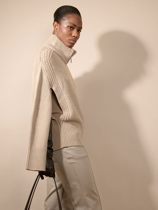 Sand merino knit sweater with detachable collar