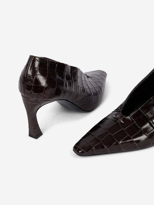 Brown embossed leather comma-heel pumps