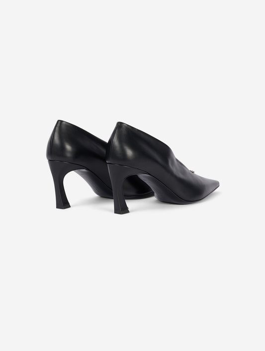 Black leather comma-heel pumps