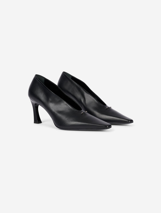 Black leather comma-heel pumps